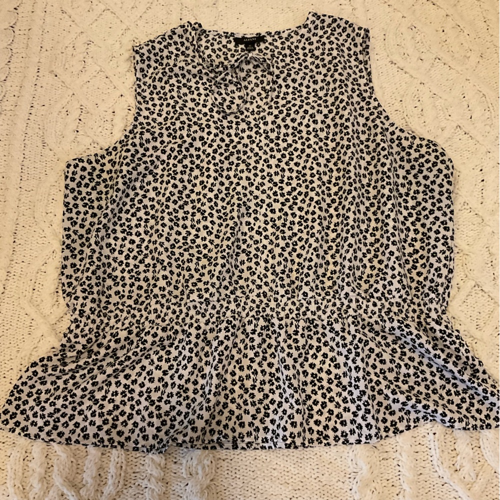 Alfani 3x Black and White Floral Sleeveless Top